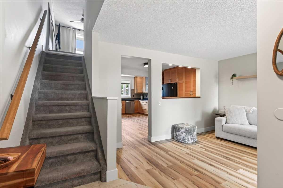 21 Woodhill Court SW — photo 5