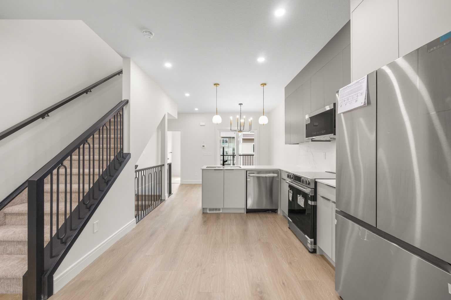 301, 67 Panatella Square NW — photo 2