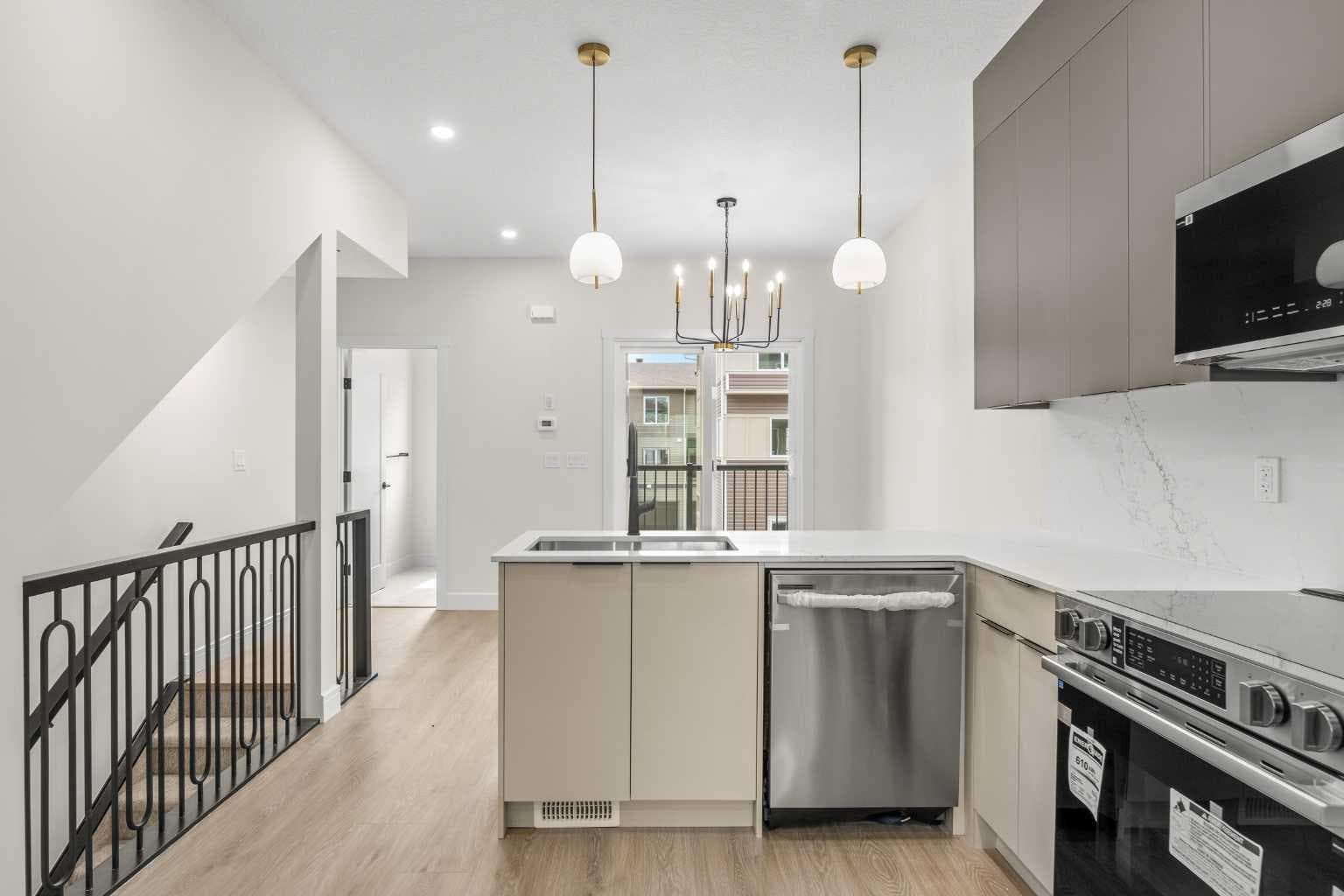 301, 67 Panatella Square NW — photo 4