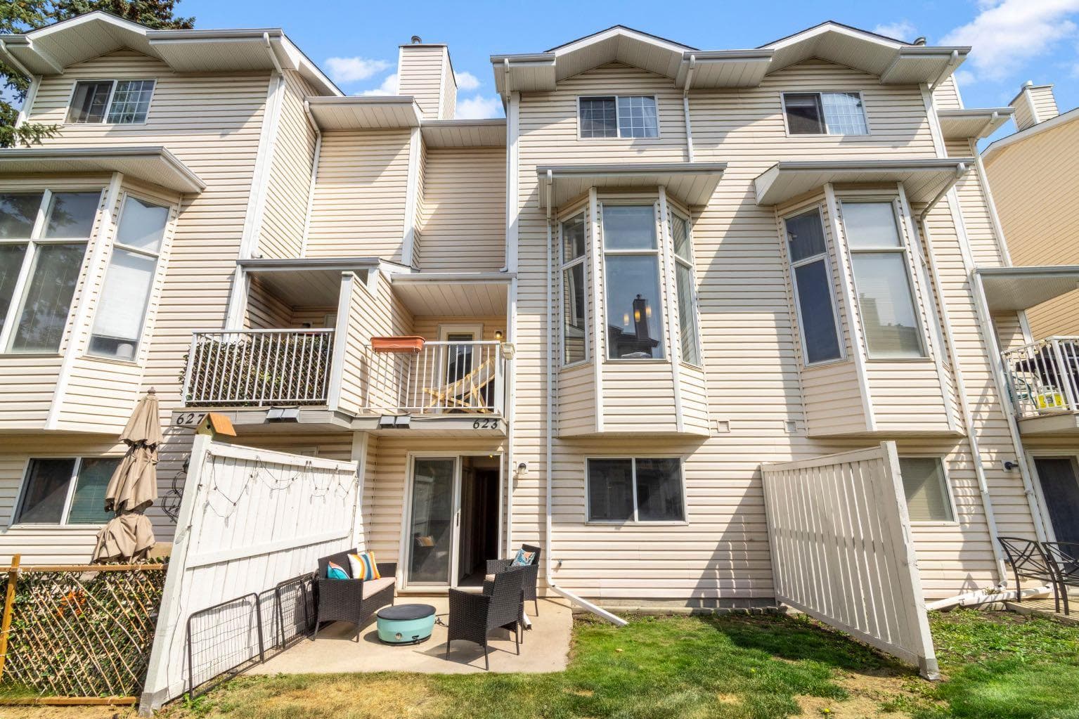 623 Hawkstone Manor NW — photo 4