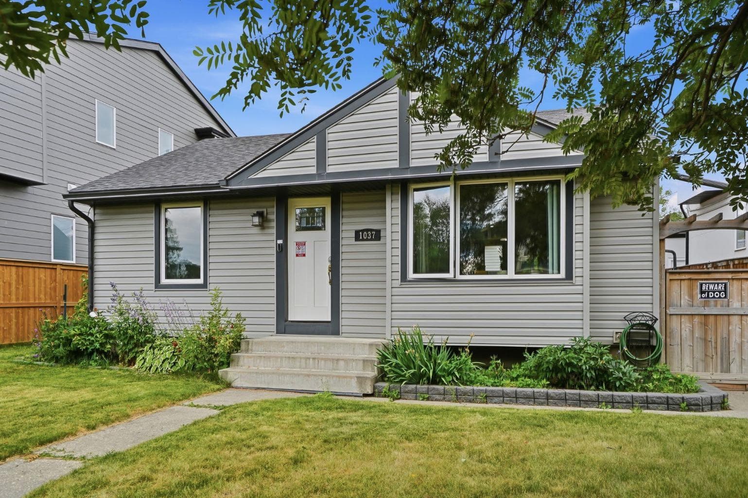 1037 Regal Crescent NE — photo 1