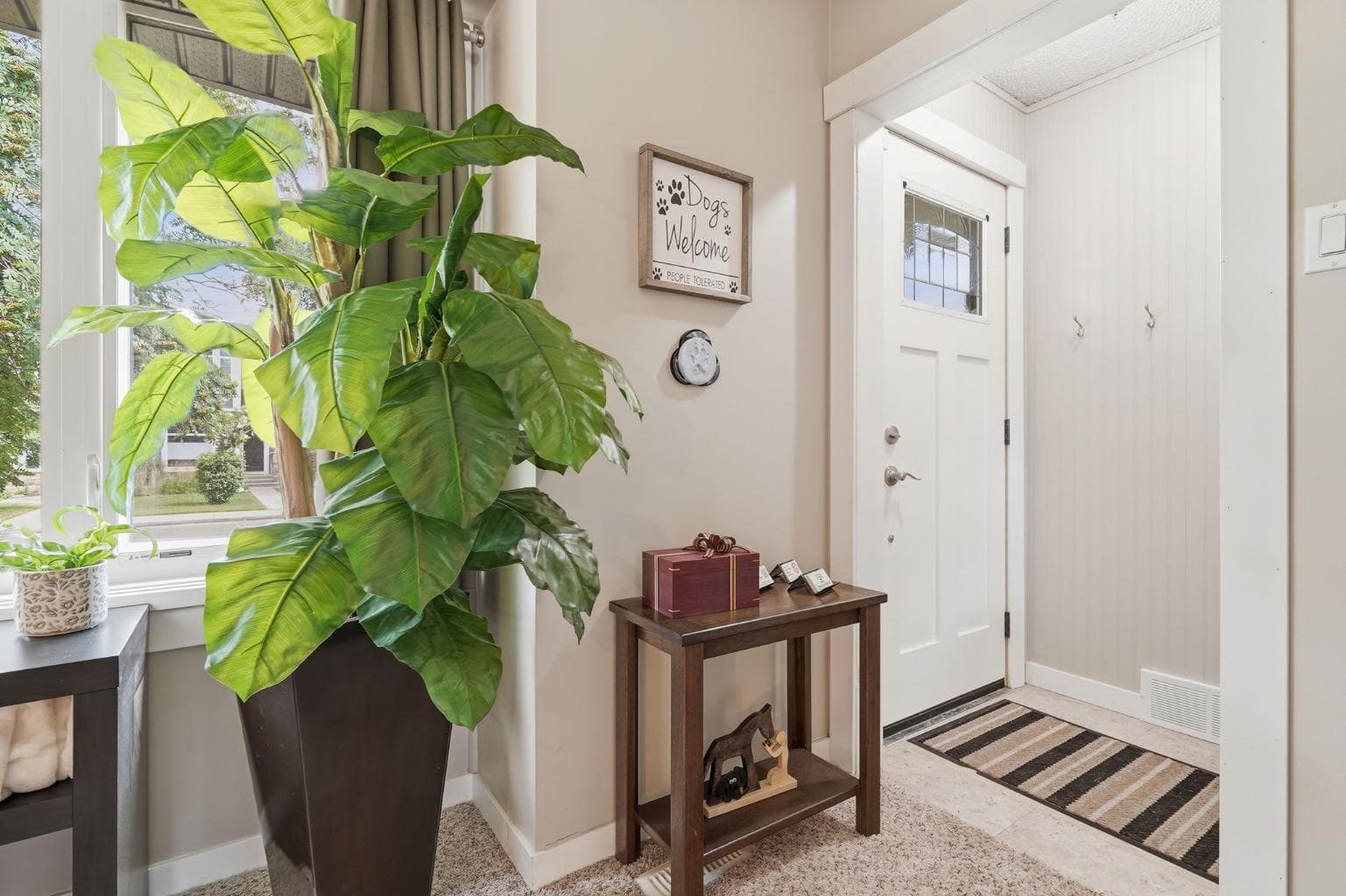 1037 Regal Crescent NE — photo 2