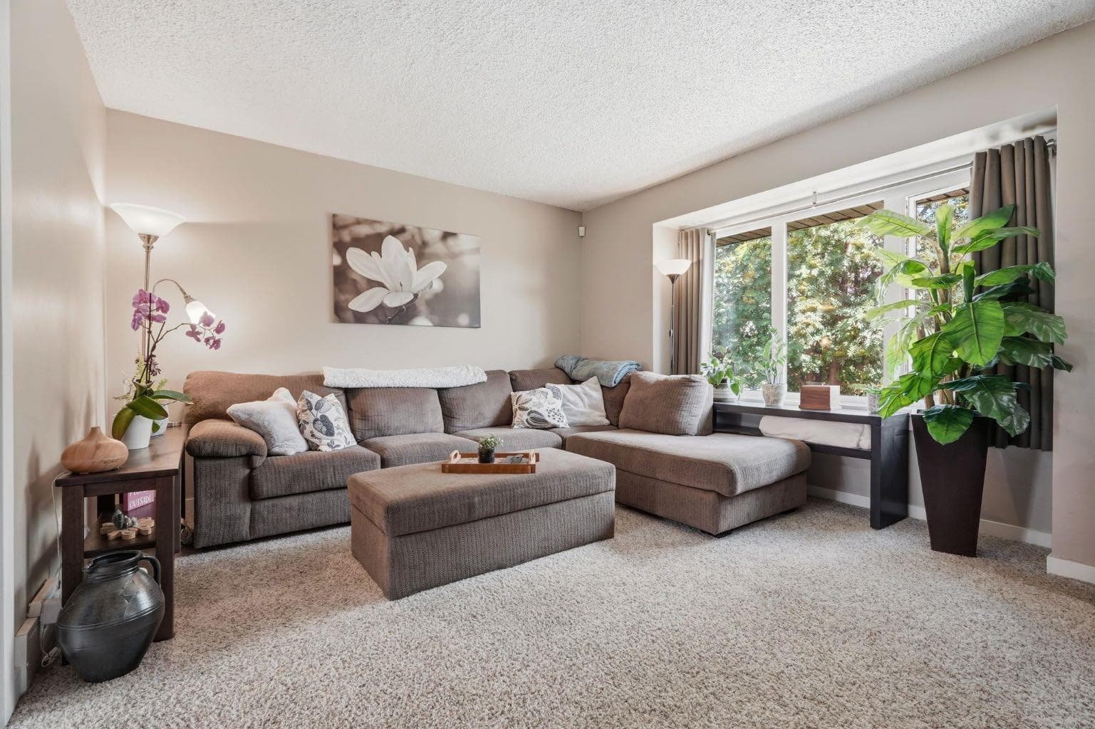 1037 Regal Crescent NE — photo 4