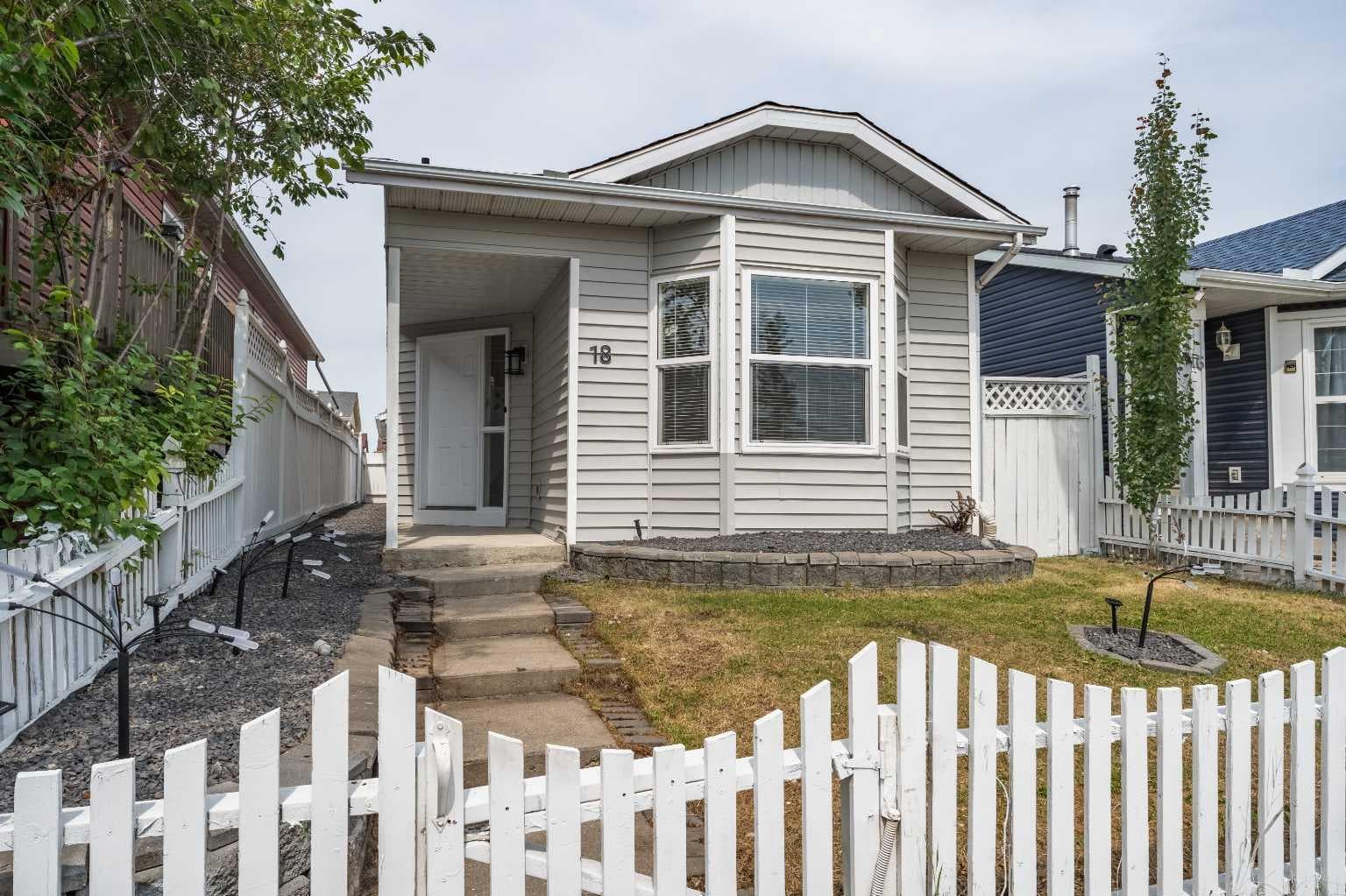 18 Falmere Way NE — photo 2