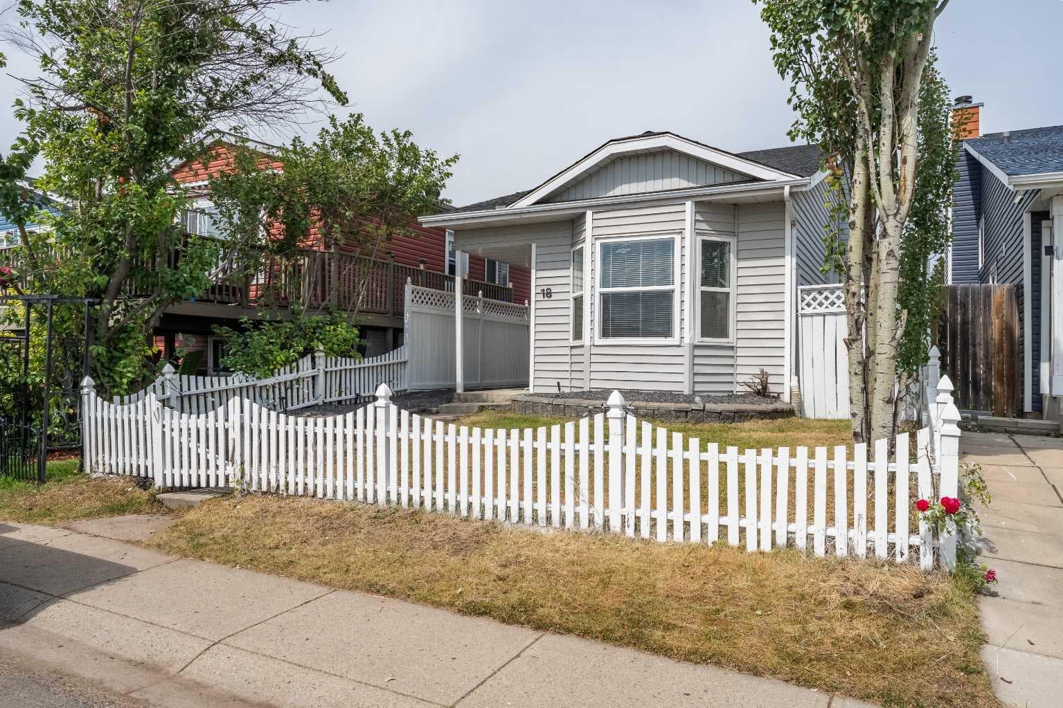 18 Falmere Way NE — photo 3