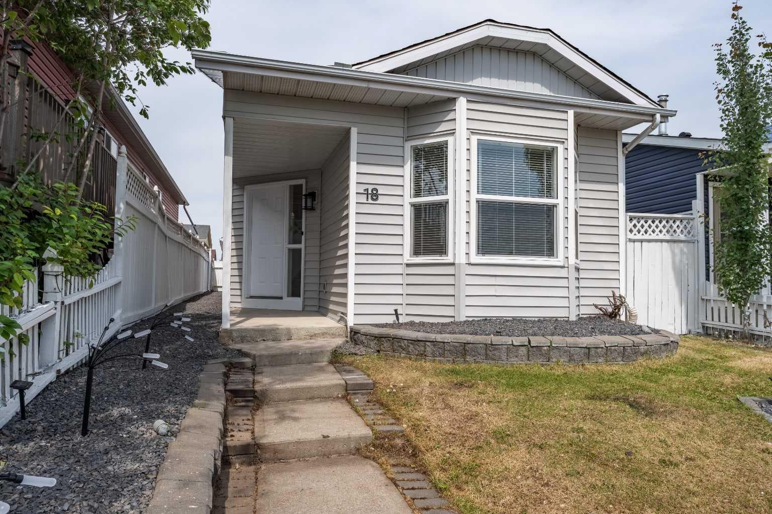 18 Falmere Way NE — photo 4