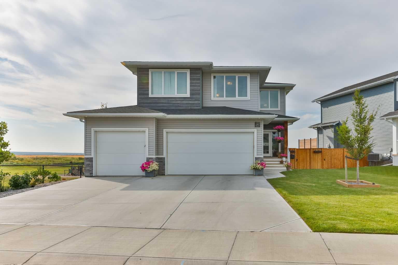 1222 Pacific Circle W — photo 1