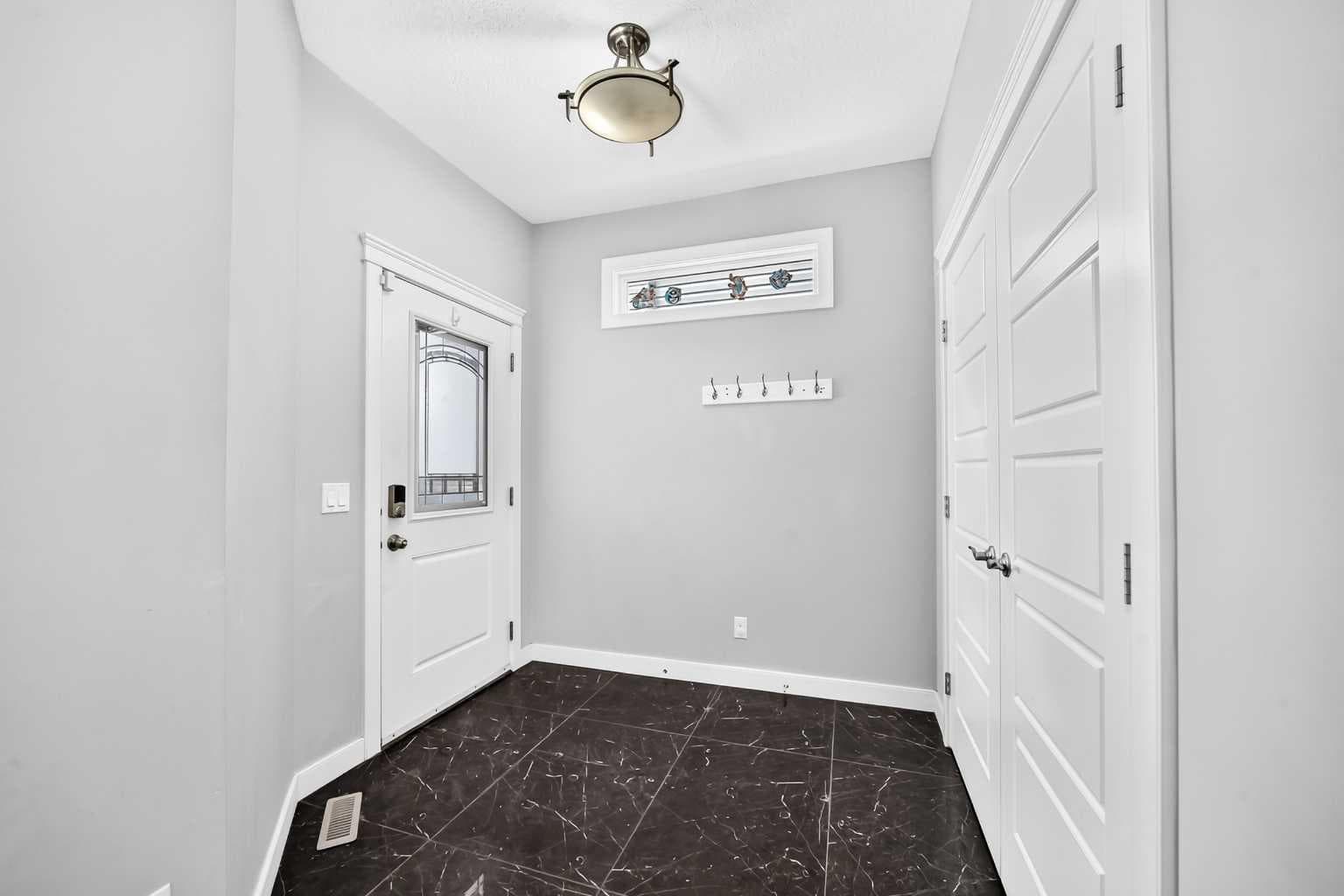 469 Skyview Shores Manor NE — photo 2