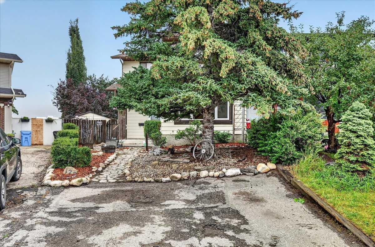 120 Aboyne Place NE — photo 4