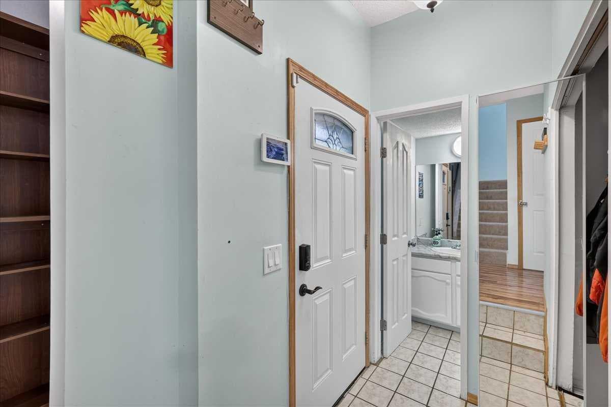 120 Aboyne Place NE — photo 5