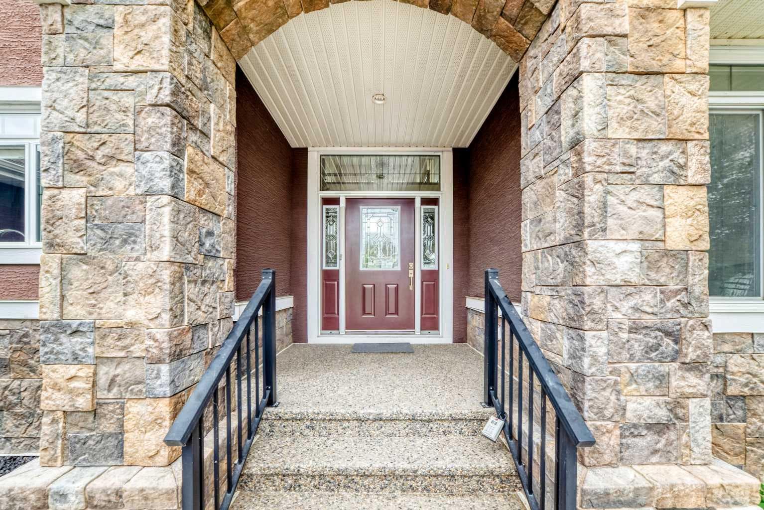 96 Cranarch Heights SE — photo 2