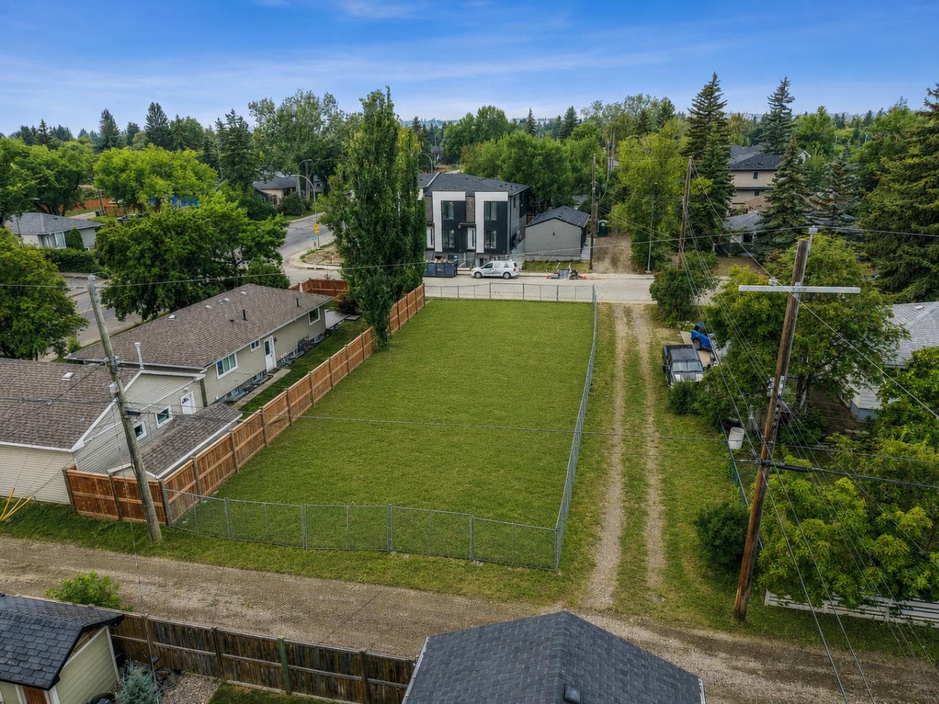 2624 Granville Street SW — photo 2