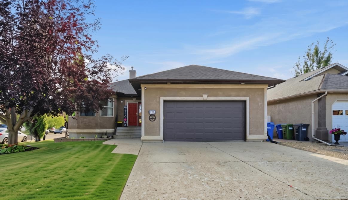 125 Ainsworth Crescent — photo 1