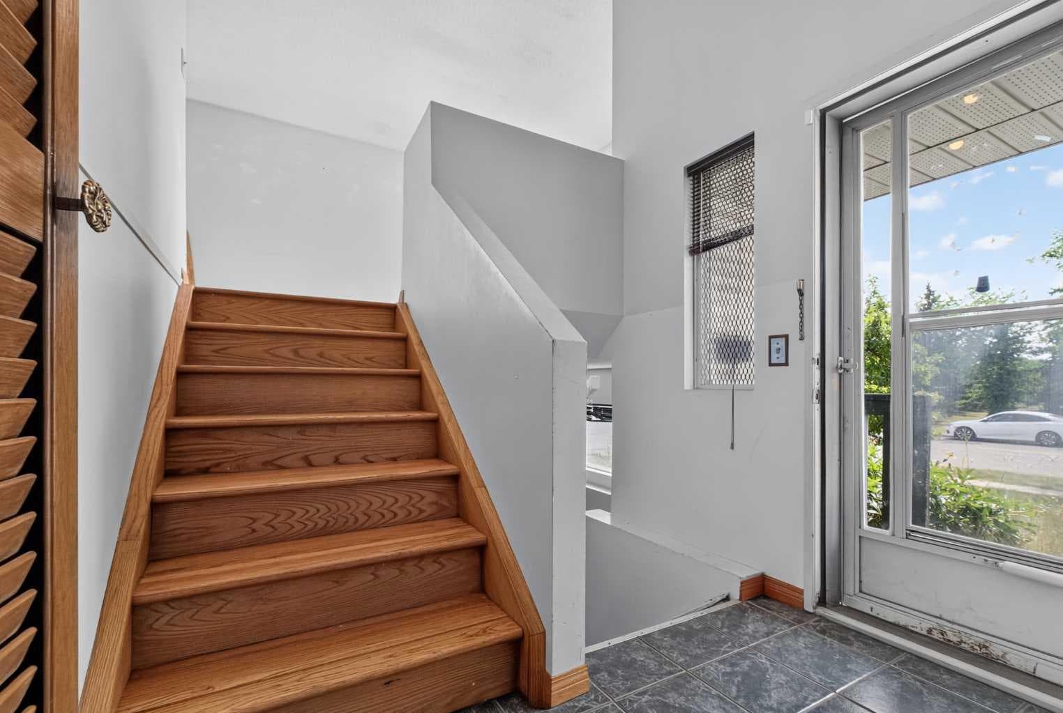 68 Erin Park Drive SE — photo 2