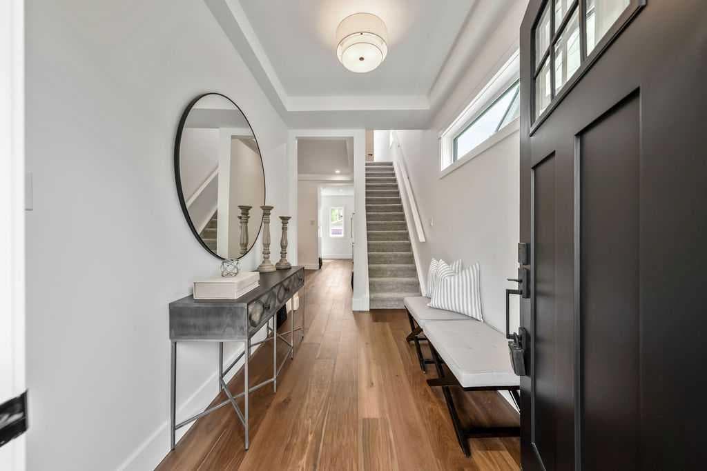 45 25 Avenue SW — photo 3
