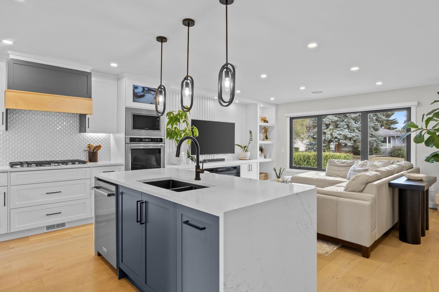 67 Hollyburn Road SW — photo 3
