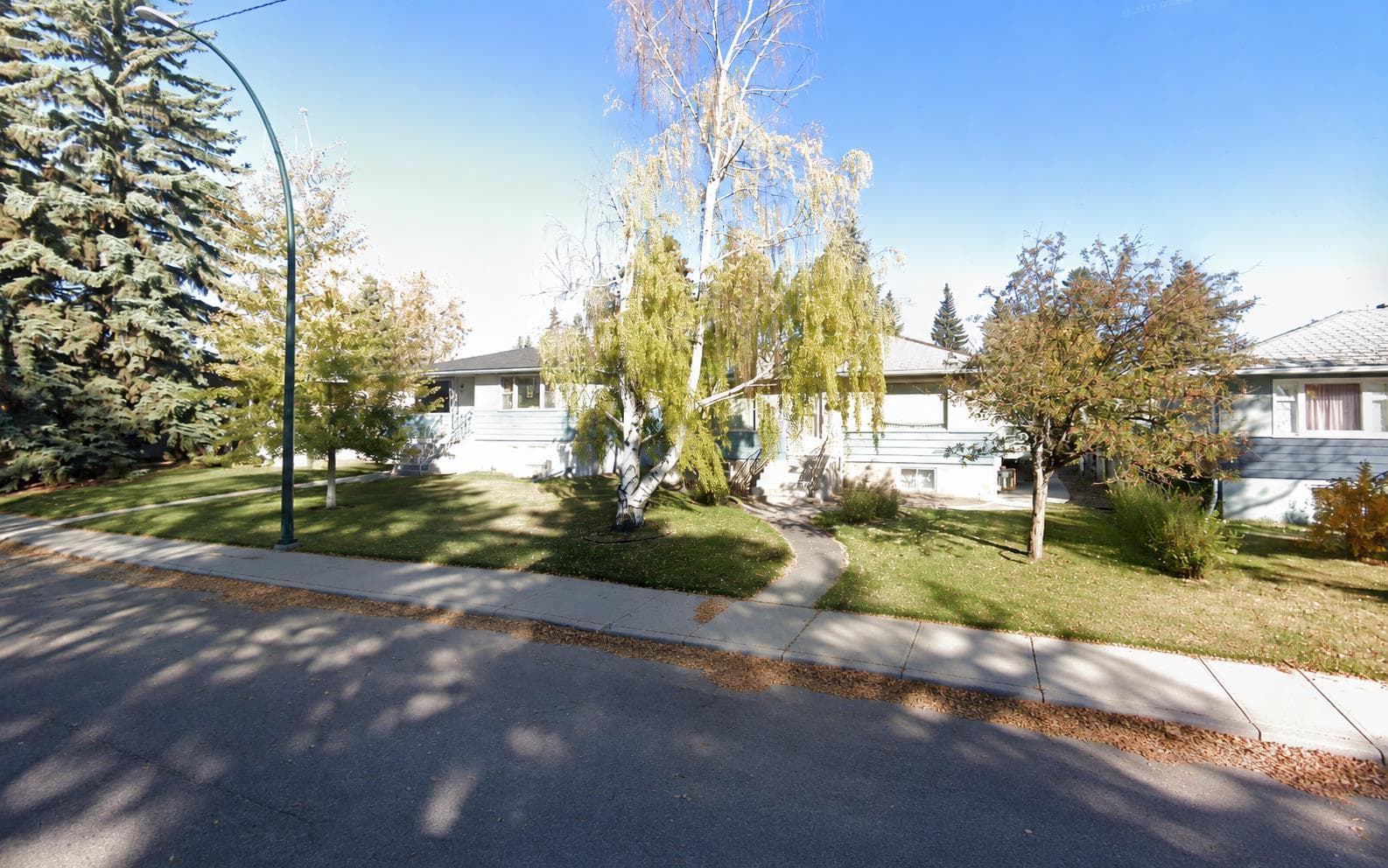708 55 Avenue SW — photo 2