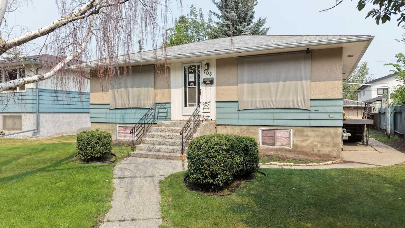 708 55 Avenue SW — photo 5