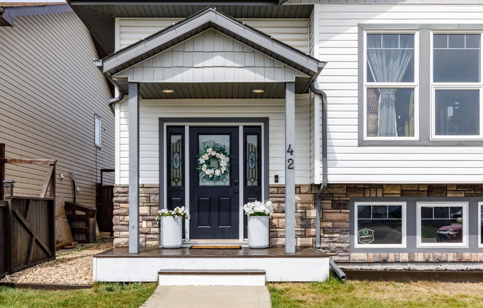42 Hawthorne Way — photo 2
