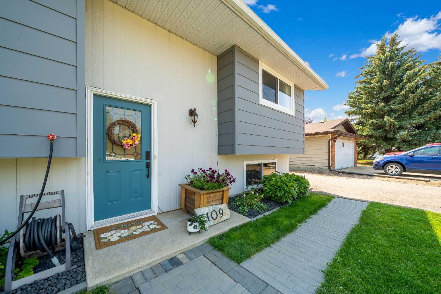 109 Centennial Park Crescent E — photo 1