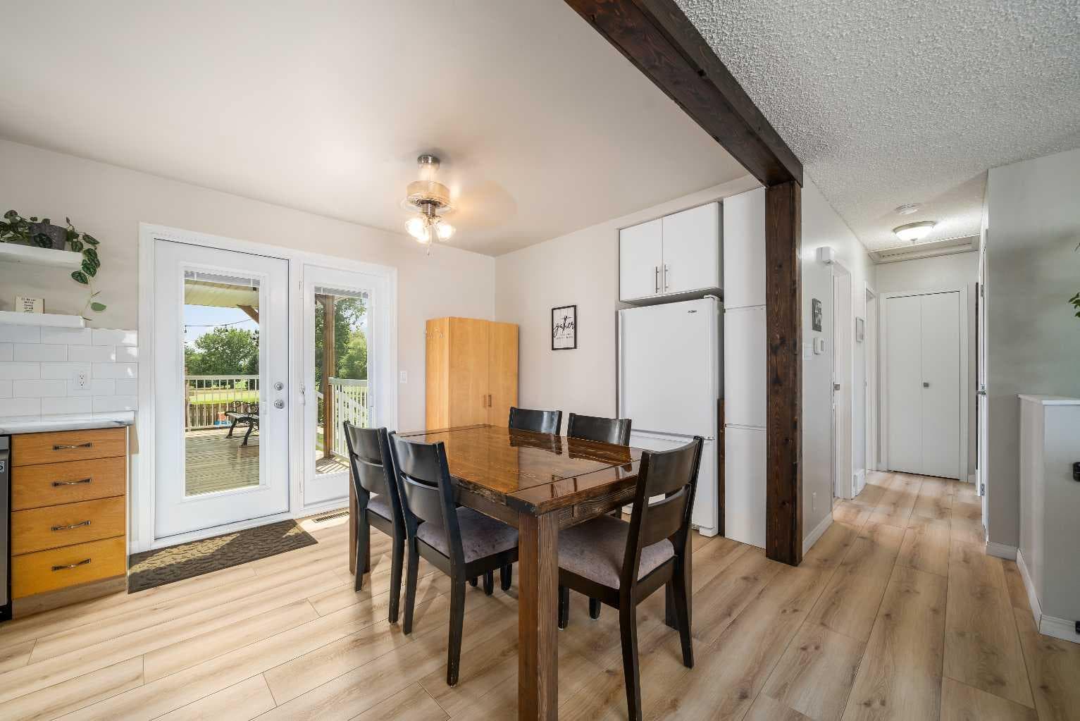109 Centennial Park Crescent E — photo 3