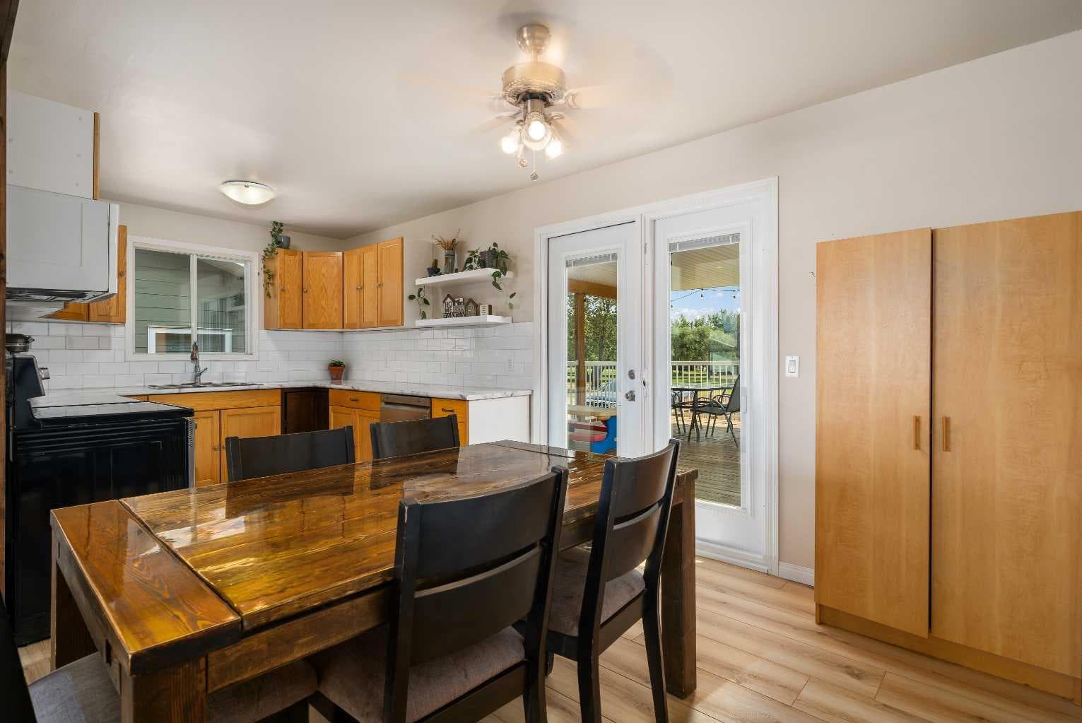 109 Centennial Park Crescent E — photo 4