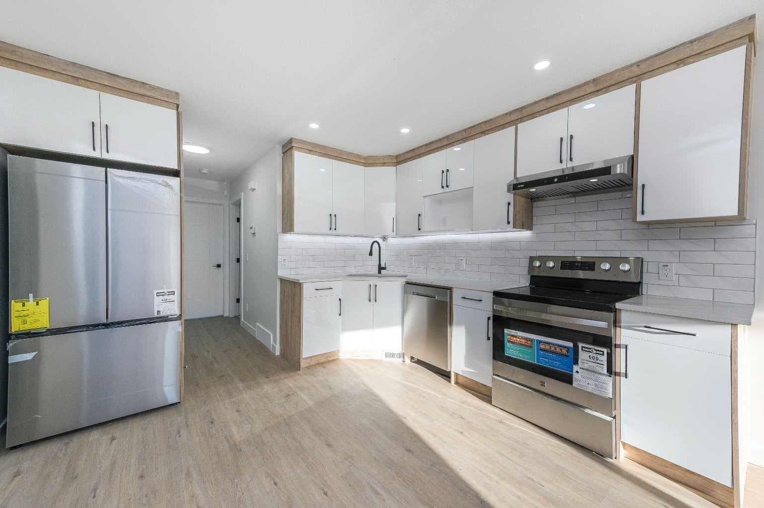 4249 Catalina Boulevard NE — photo 3