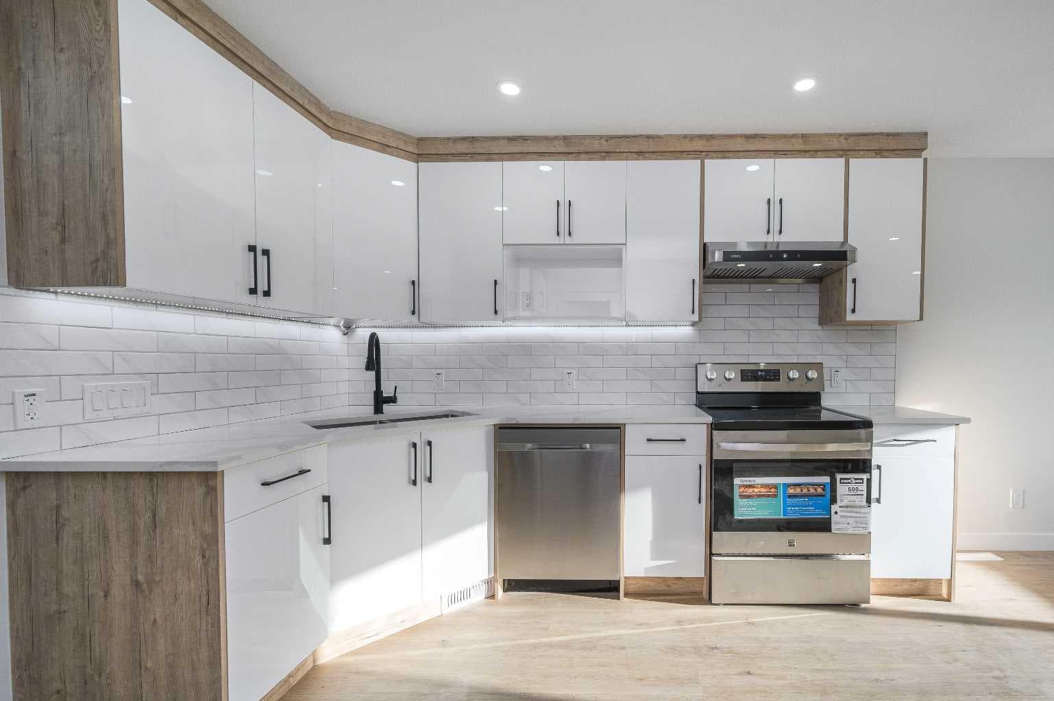 4249 Catalina Boulevard NE — photo 4