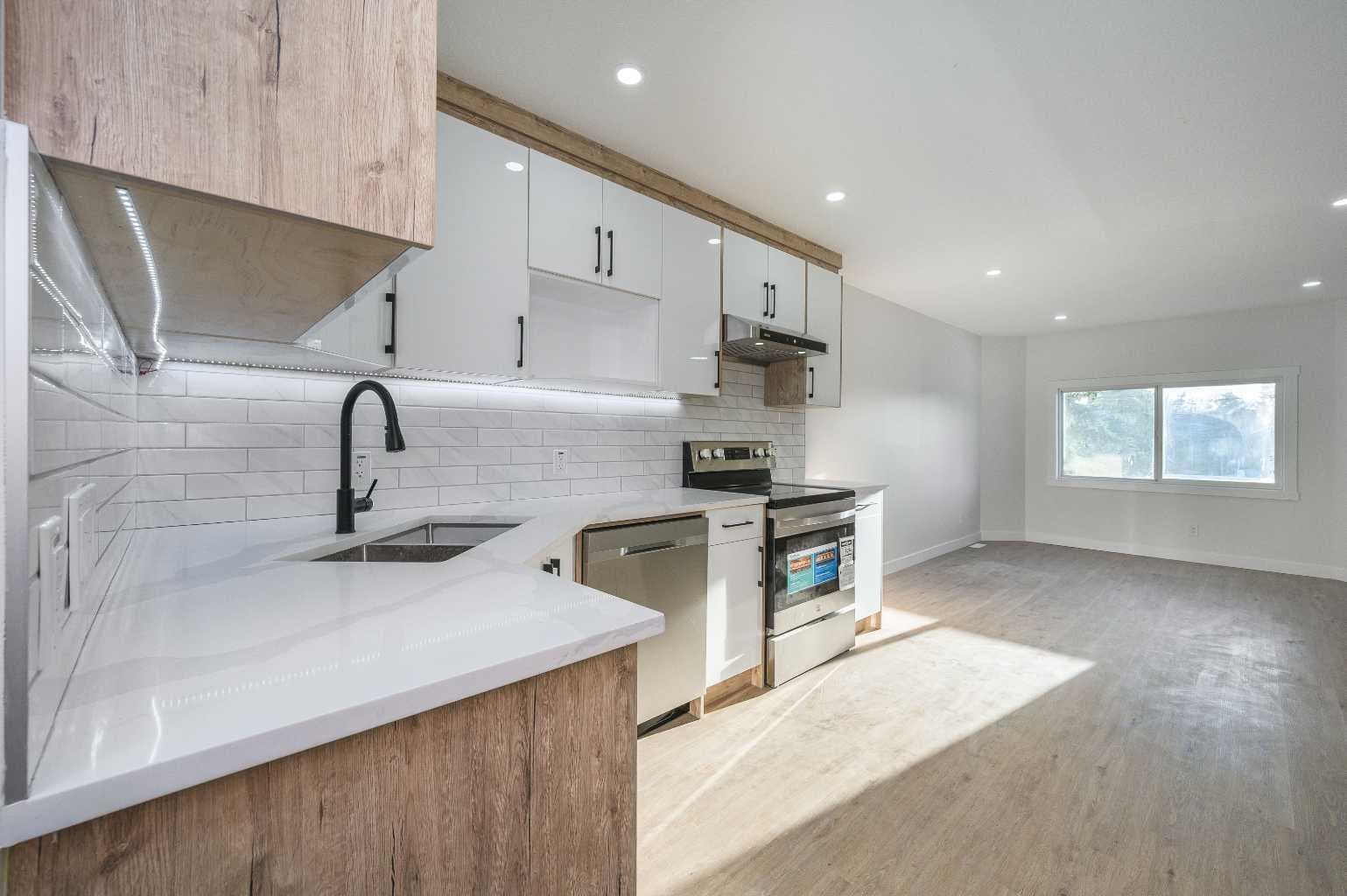 4249 Catalina Boulevard NE — photo 5
