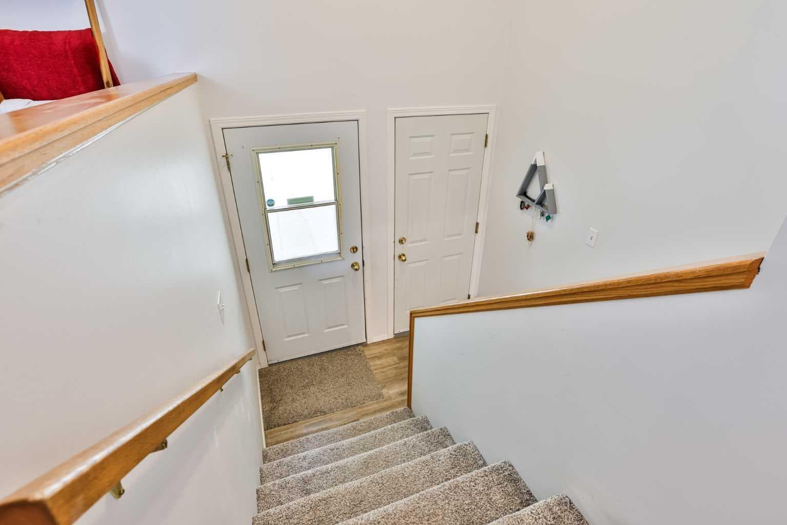 52 Ermineview Way N — photo 2