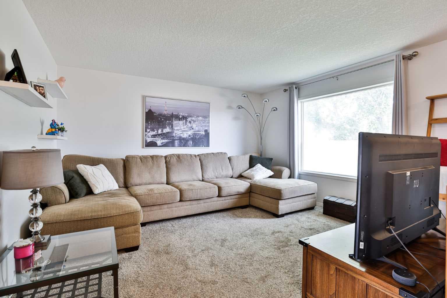 52 Ermineview Way N — photo 3