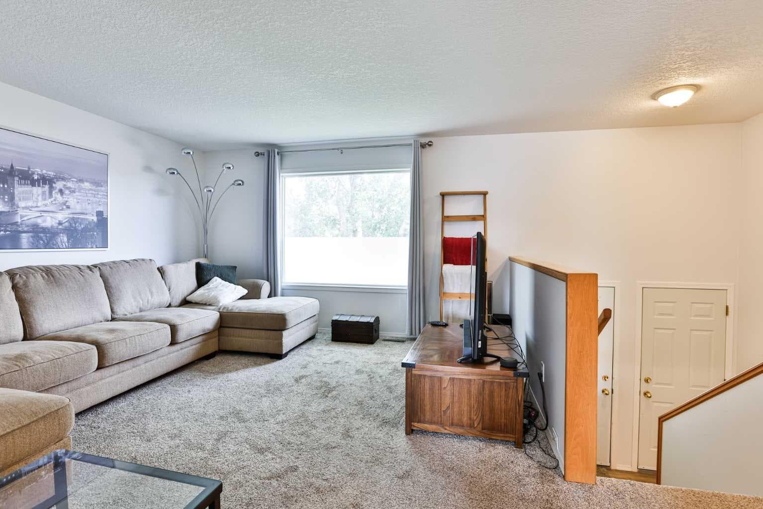52 Ermineview Way N — photo 4