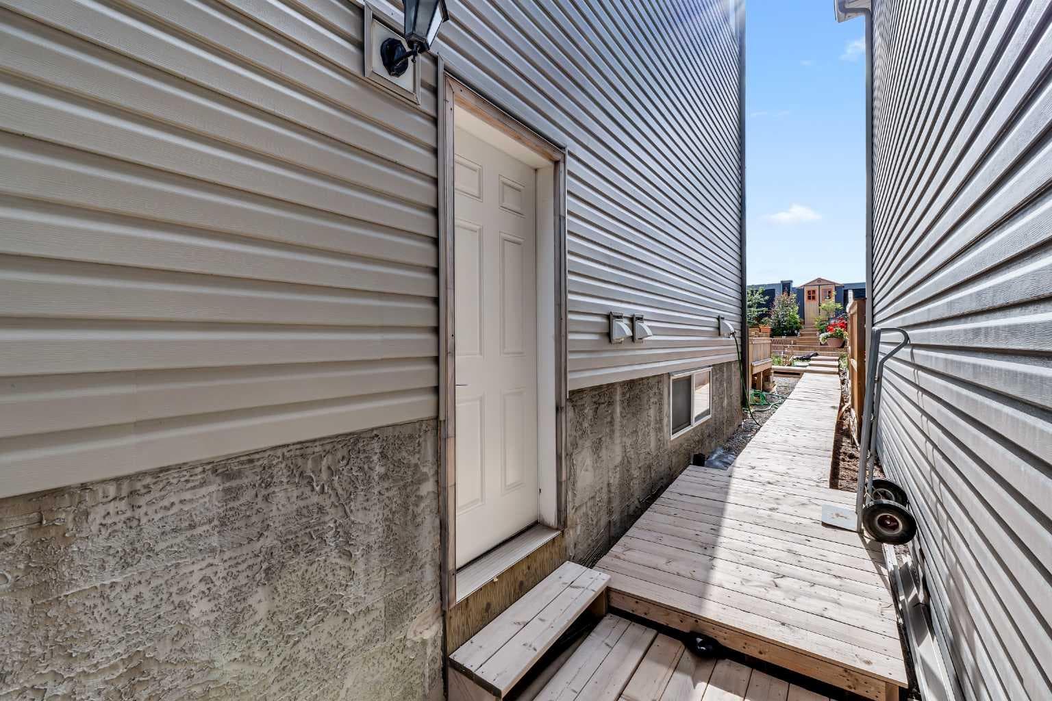 236 Nolanhurst Crescent NW — photo 4