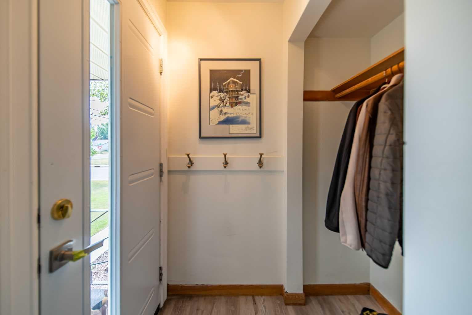 84 Waterloo Drive SW — photo 3