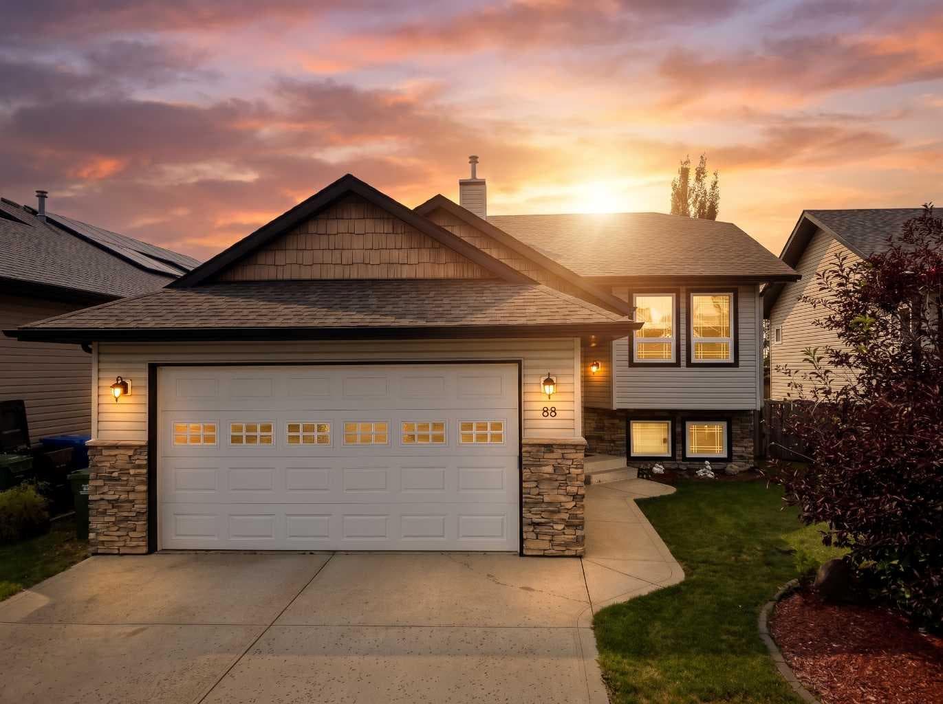88 Valentine Crescent — photo 1