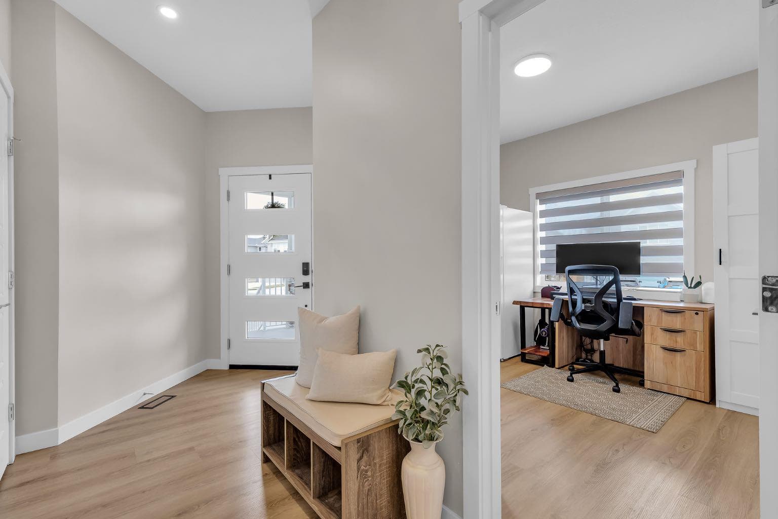315 Monterey Place SE — photo 2