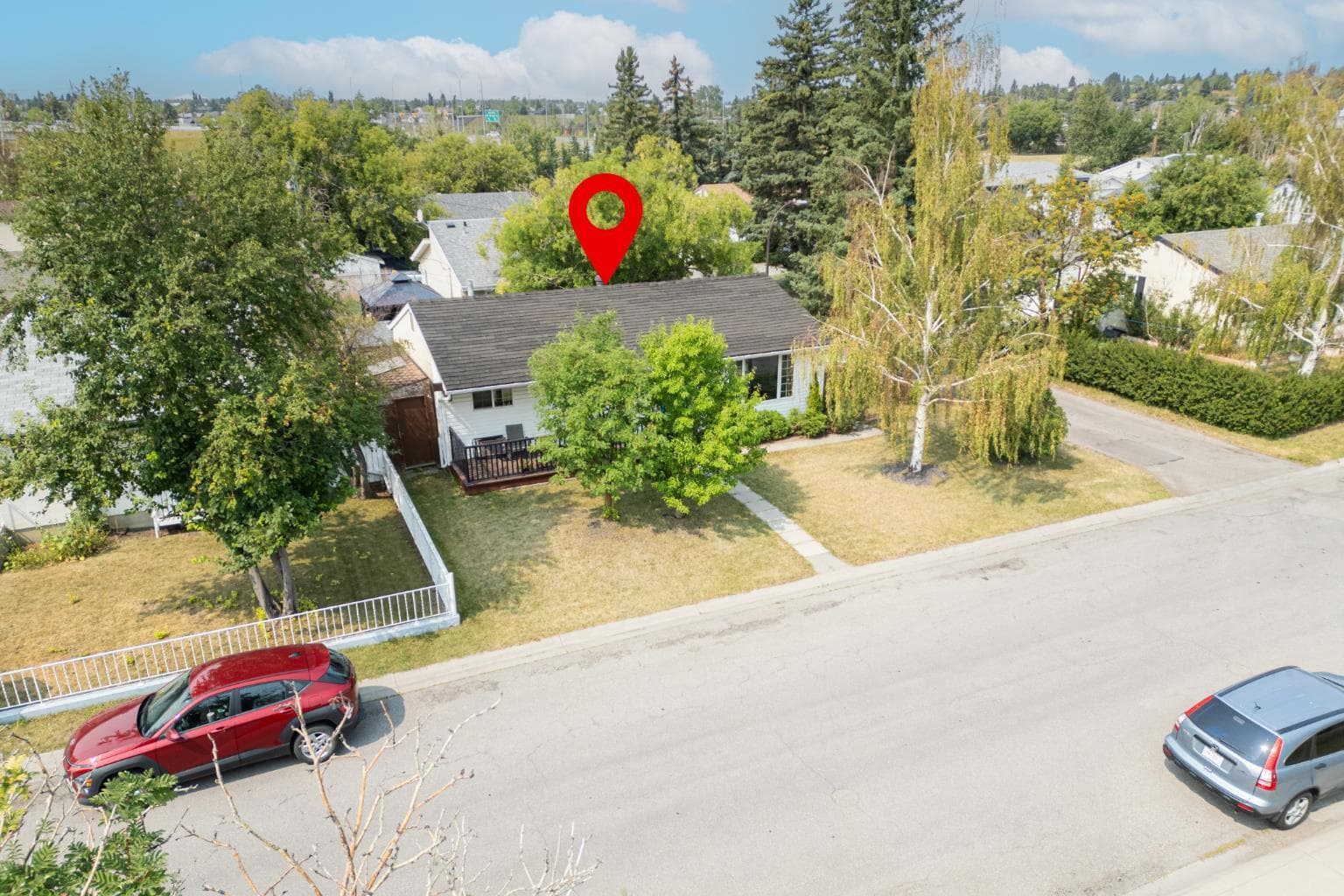 613 Olympia Crescent SE — photo 2