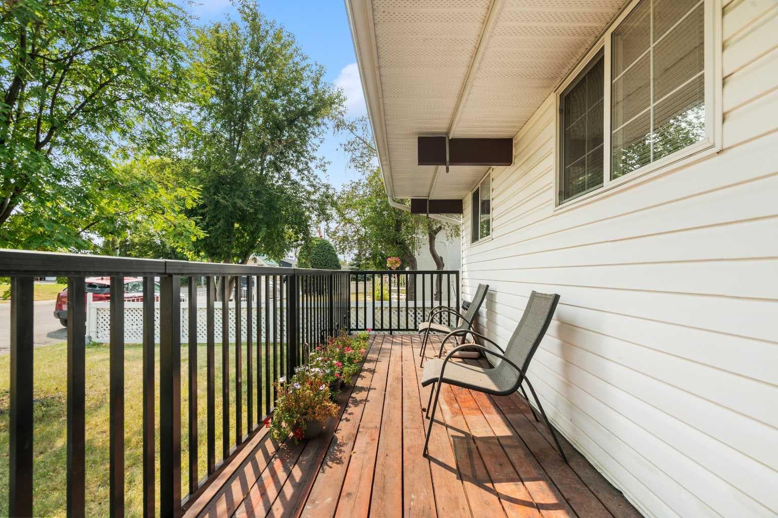 613 Olympia Crescent SE — photo 3