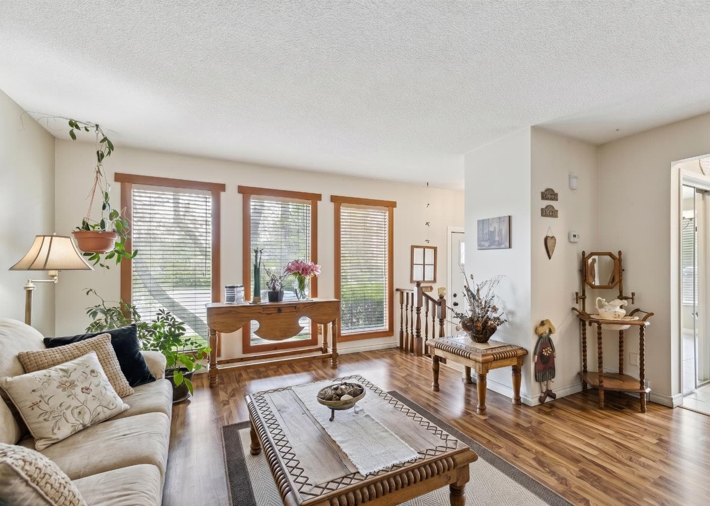 323 Ranchview Place NW — photo 3