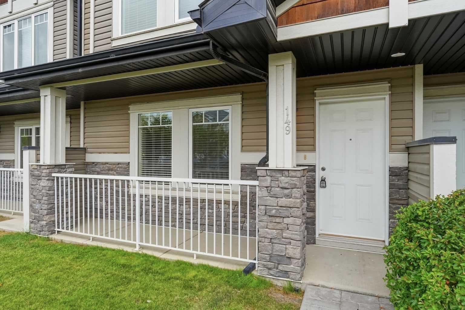 149 Prestwick Villas SE — photo 2