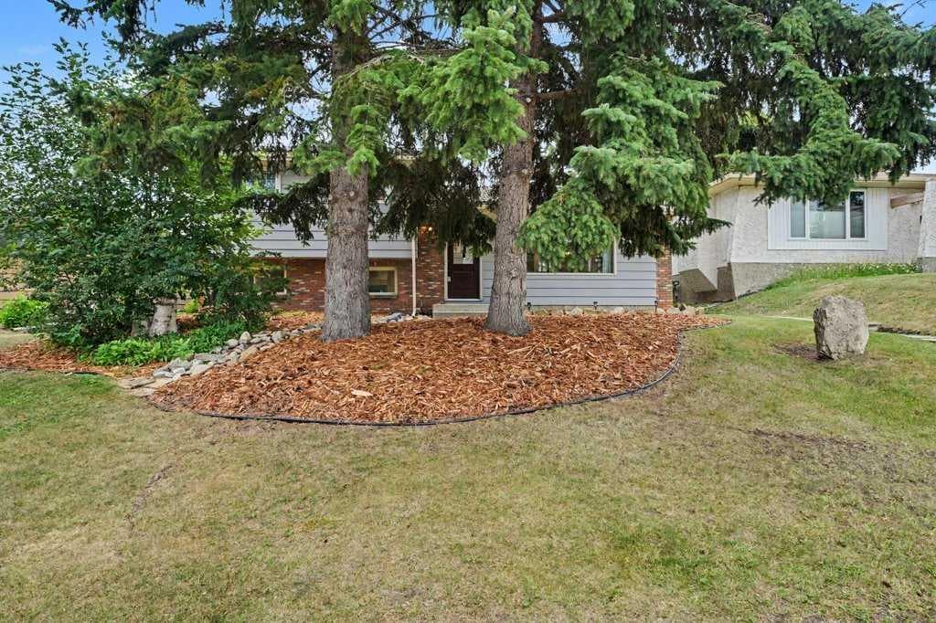 727 120 Avenue SW — photo 3