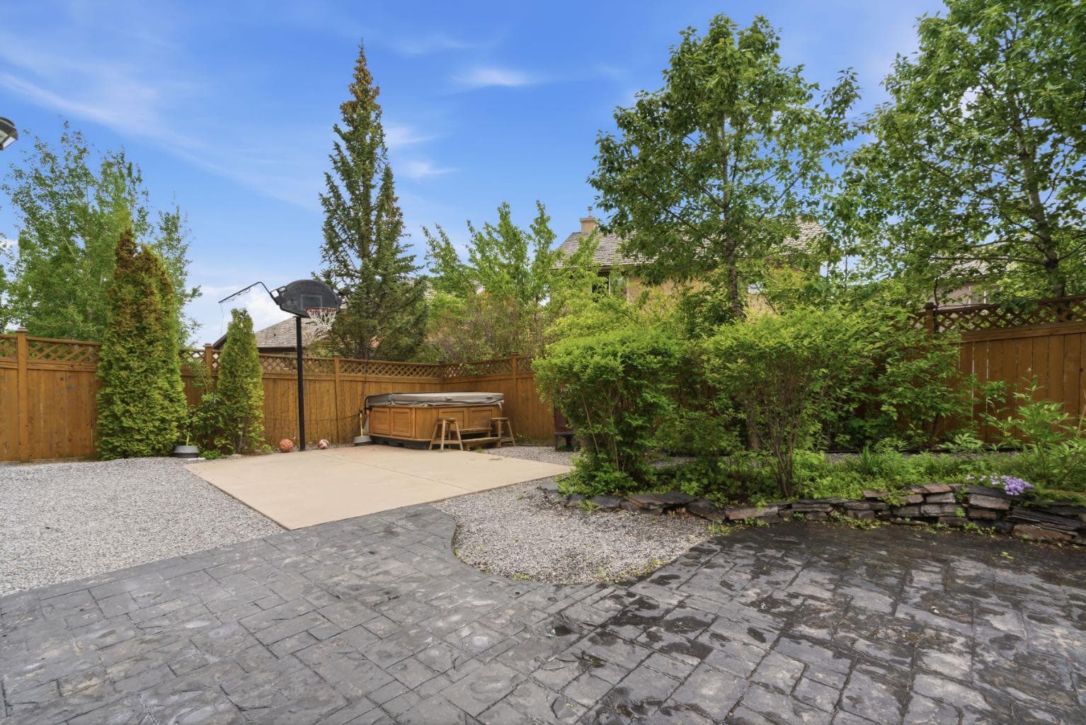 21 Royal Ridge Hill NW — photo 4