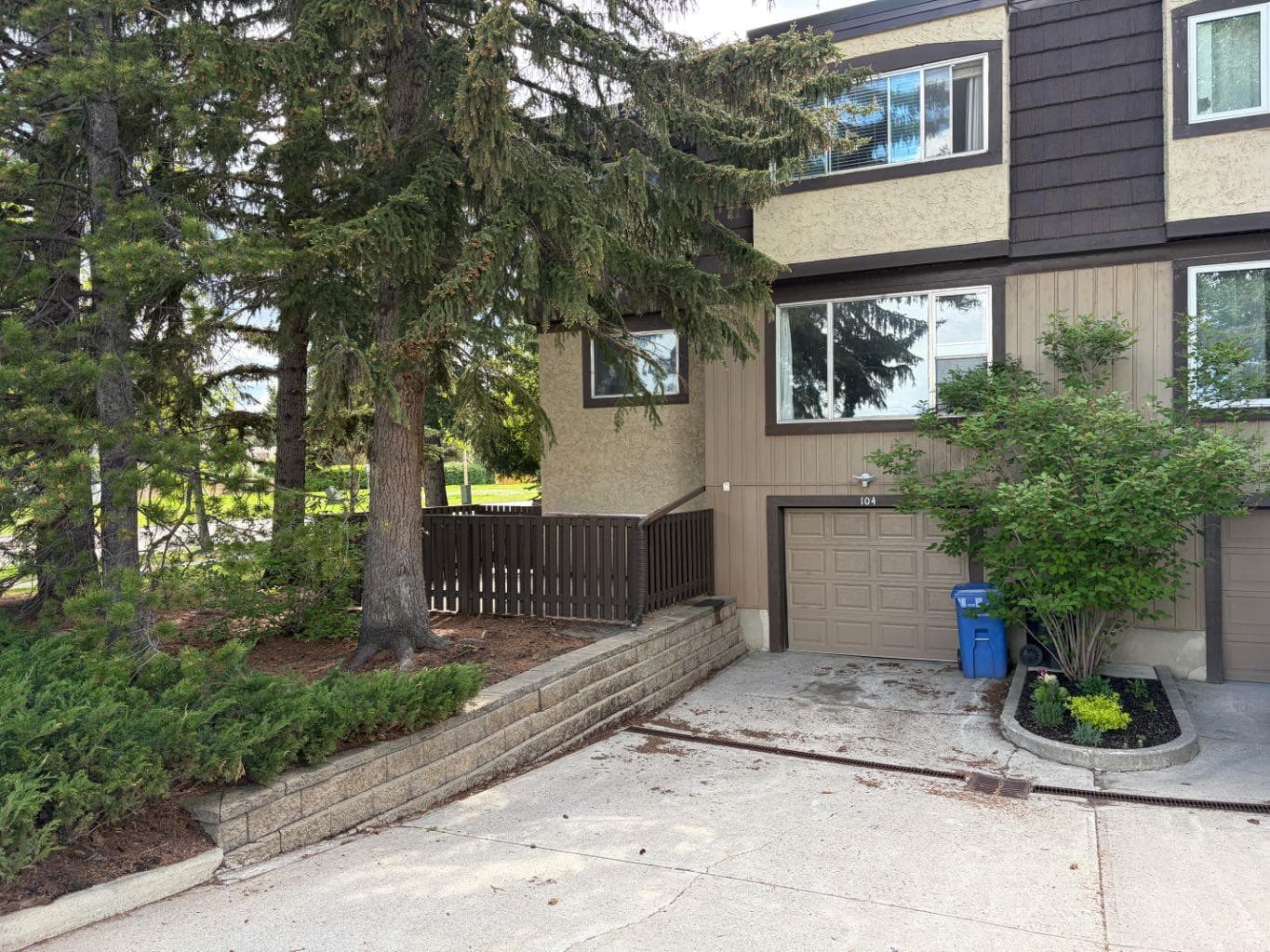 104, 3130 66 Avenue SW — photo 1