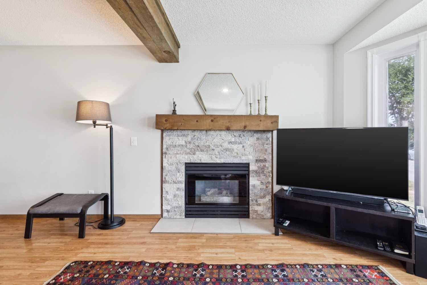 151 Rivercrest Close SE — photo 4