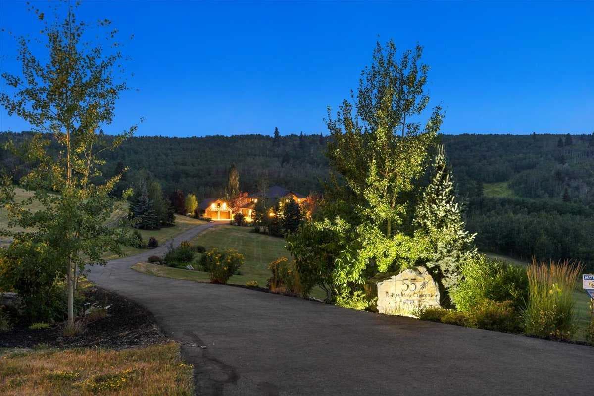 55 Red Willow Crescent W — photo 3
