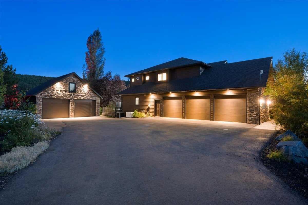 55 Red Willow Crescent W — photo 4