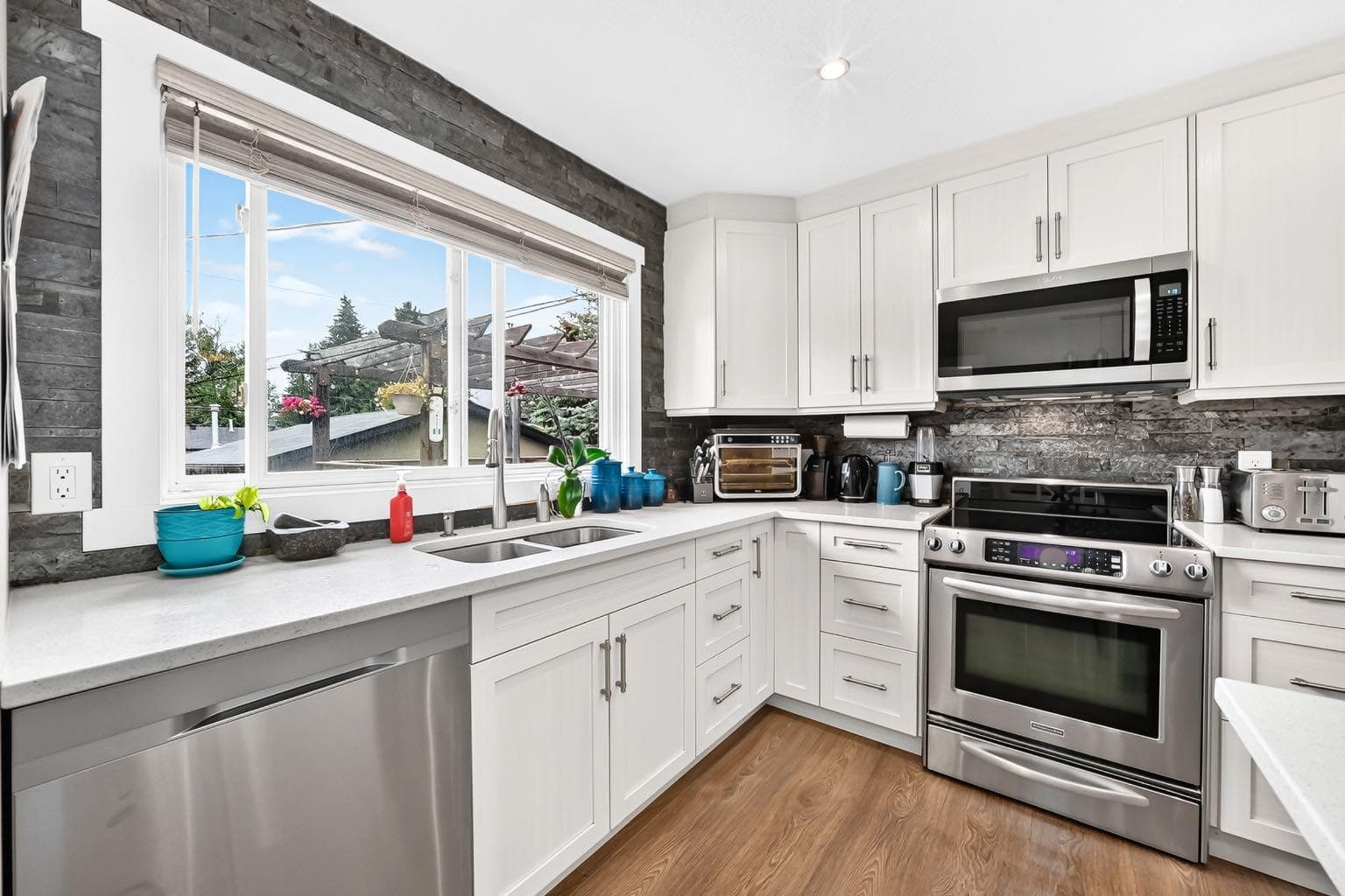 4824 41 Avenue SW — photo 4
