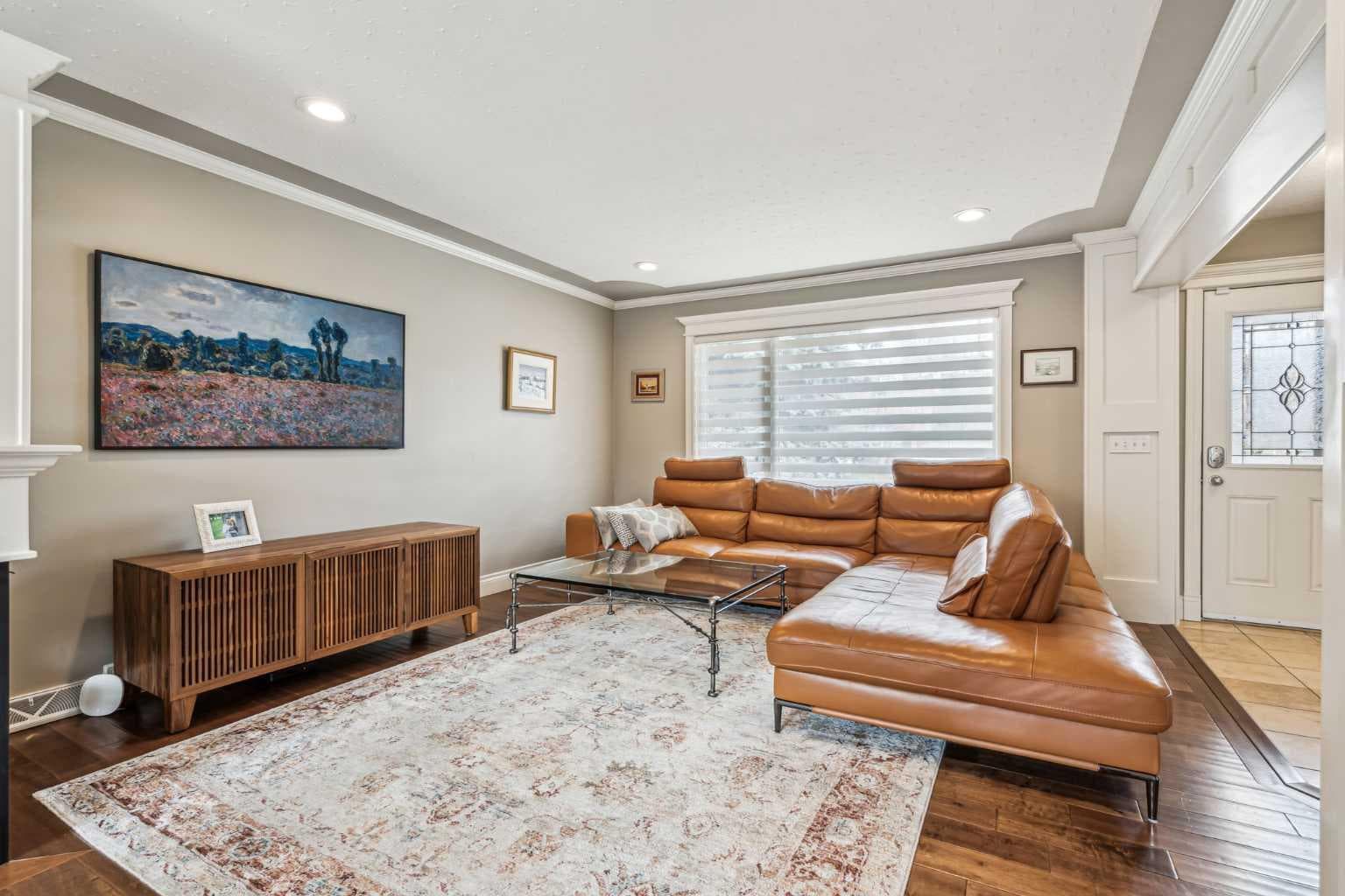 315 45 Avenue SW — photo 3