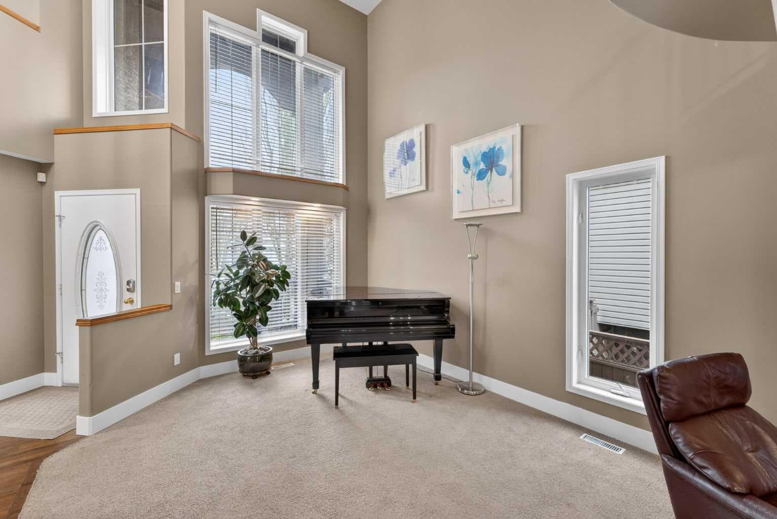 111 Valley Ponds Crescent NW — photo 2