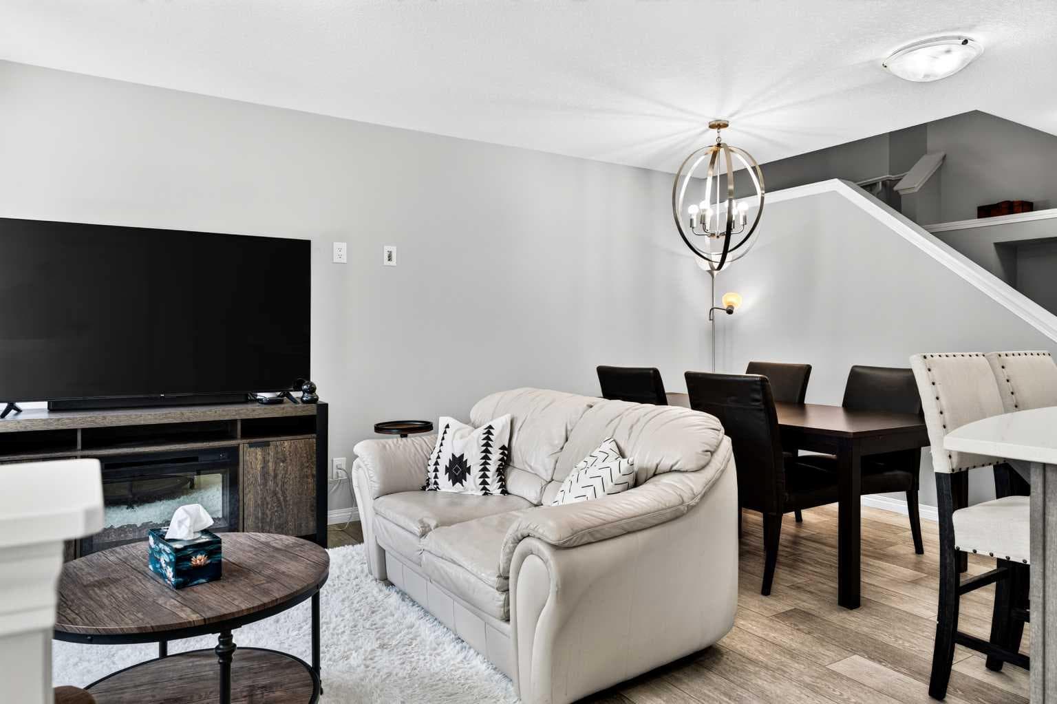 30 Yorkville Boulevard SW — photo 5